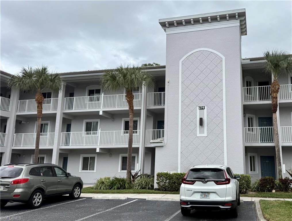 7823 Regal Heron CIR 301 NAPLES, FL 34104