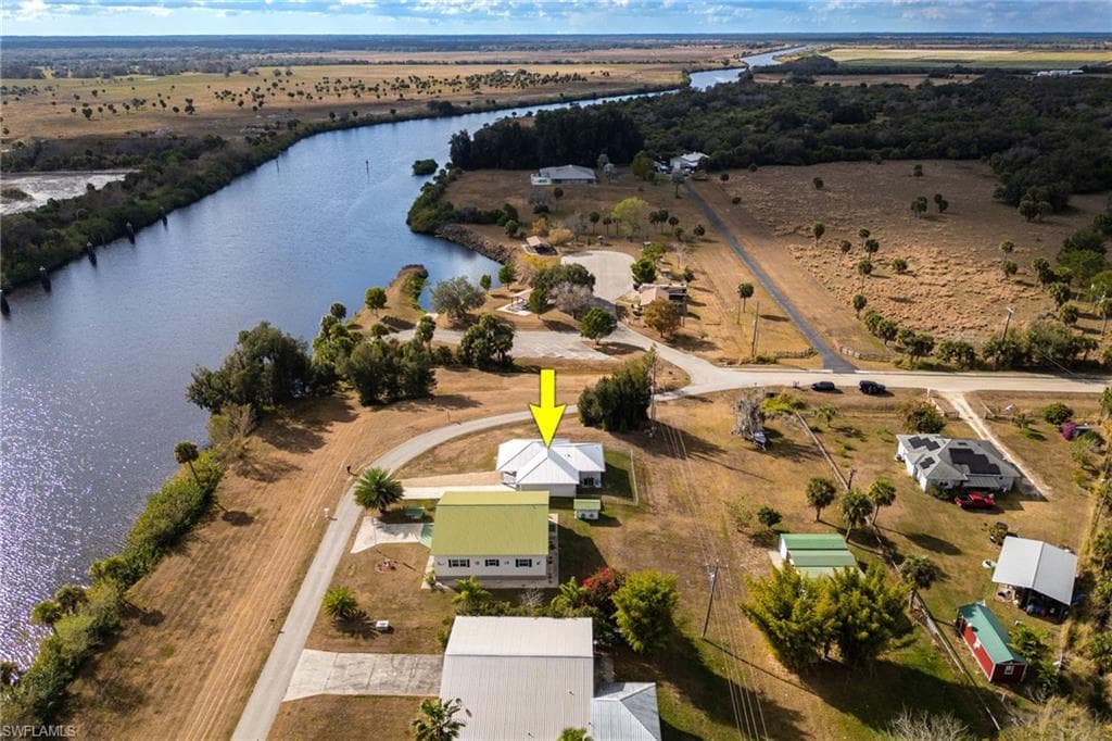 1053 Lock LN SW MOORE HAVEN, FL 33471