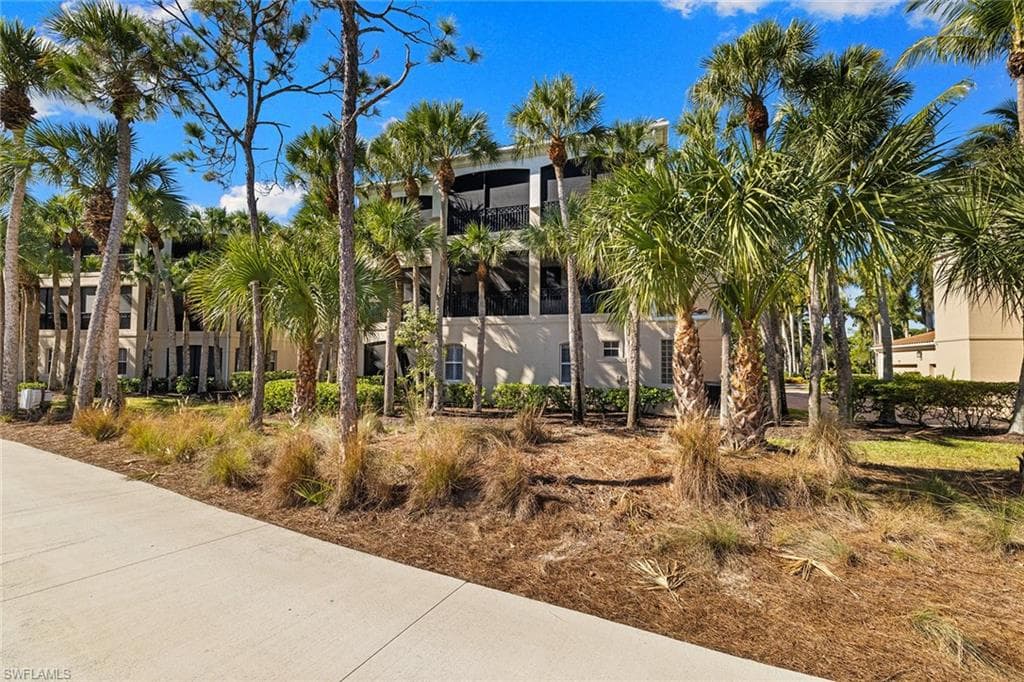 2864 Tiburon BLVD E 102 NAPLES, FL 34109