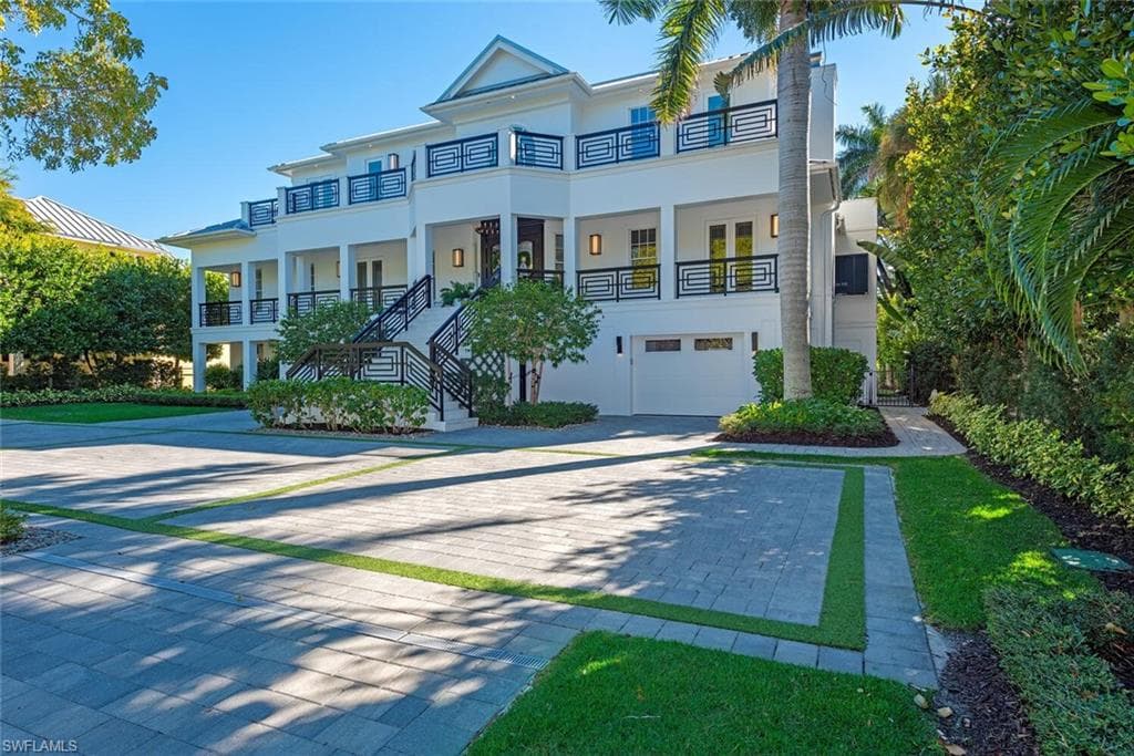 140 3rd AVE S NAPLES, FL 34102