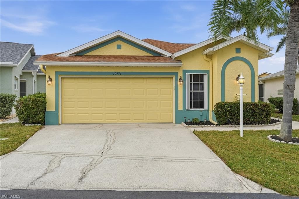 10711 Maui CIR ESTERO, FL 33928