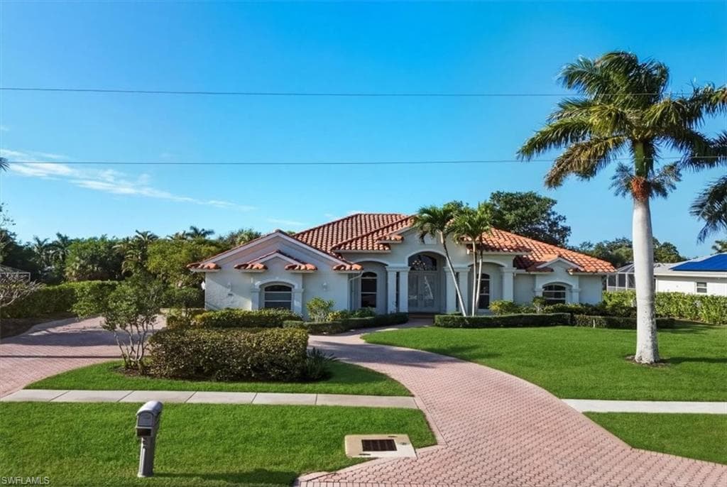 560 Inlet DR MARCO ISLAND, FL 34145