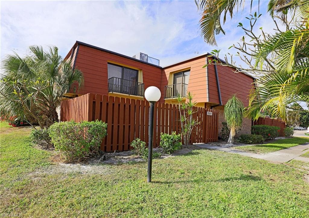 1526 Park Meadows DR 1 FORT MYERS, FL 33907