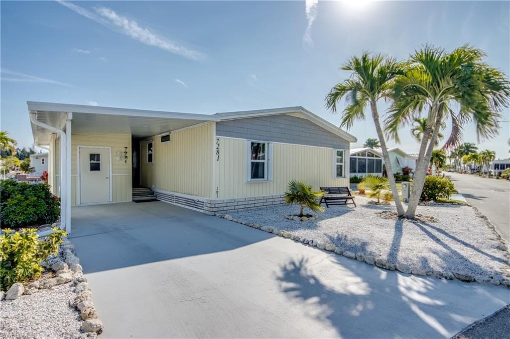 7281 Cobiac DR ST. JAMES CITY, FL 33956