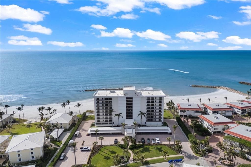 2171 Gulf Shore BLVD N 104 NAPLES, FL 34102