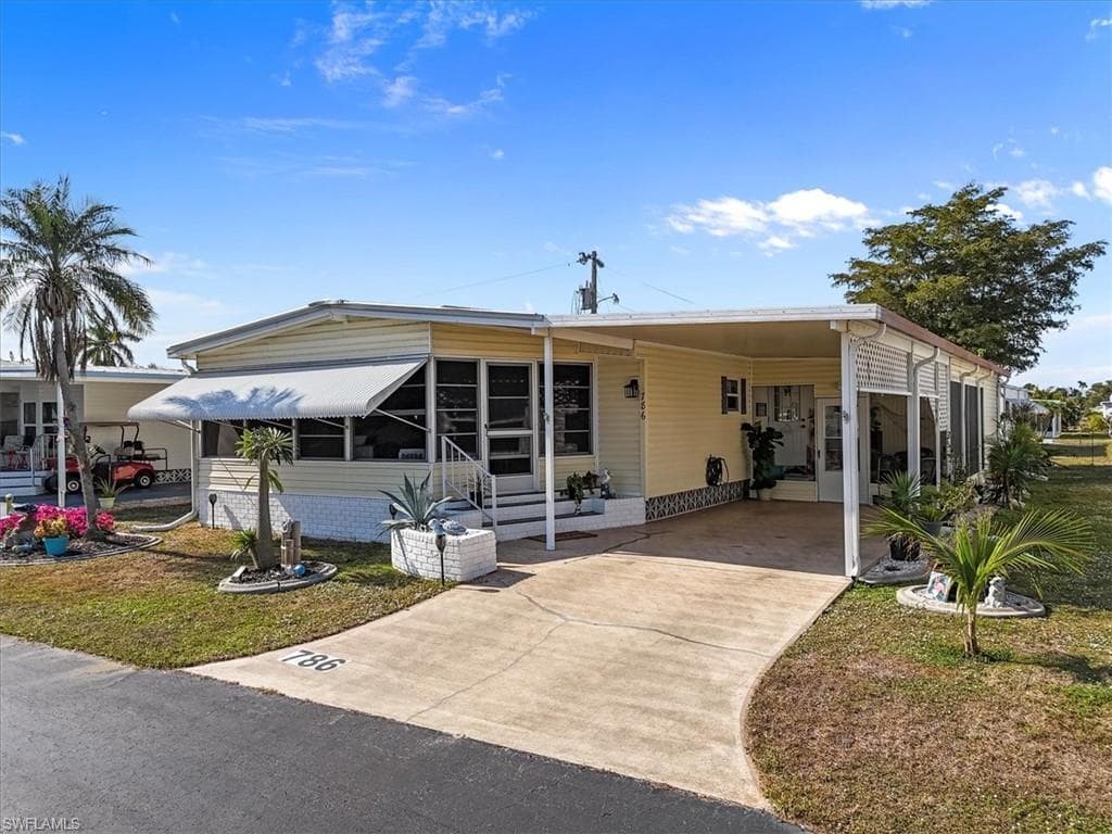 786 Roses LN NORTH FORT MYERS, FL 33917