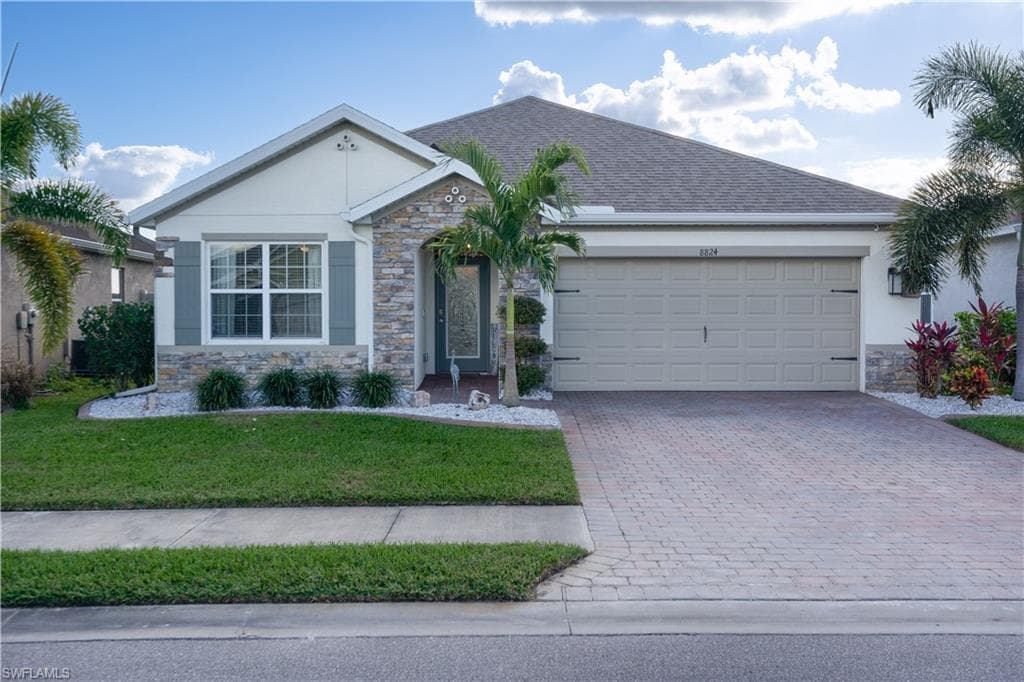 8824 Cascade Price CIR NORTH FORT MYERS, FL 33917