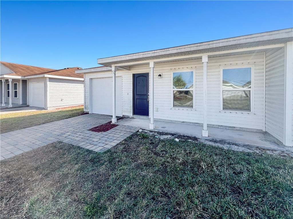 18313 Gibraltar LN LEHIGH ACRES, FL 33936