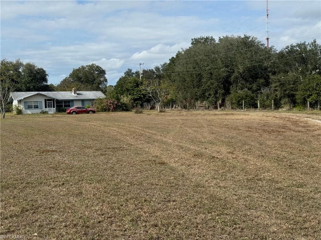 1951 Valencia DR NORTH FORT MYERS, FL 33917