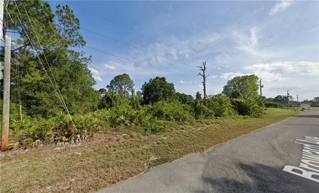 329 Broward AVE LEHIGH ACRES, FL 33974