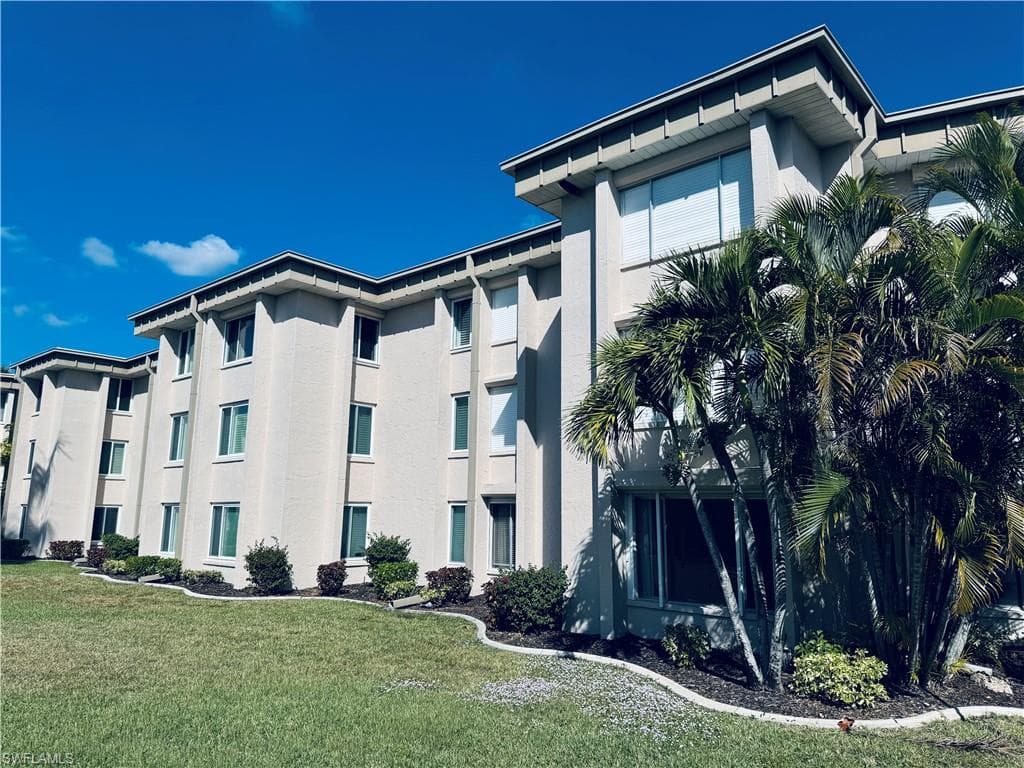 2264 Winkler AVE 101 FORT MYERS, FL 33901