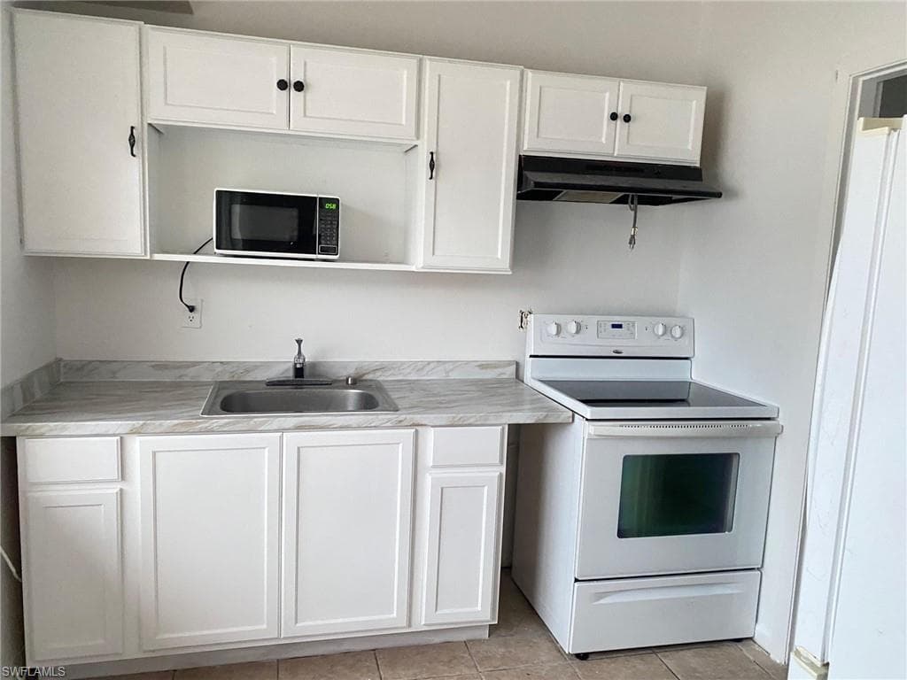 15 Vineyard ST LEHIGH ACRES, FL 33936