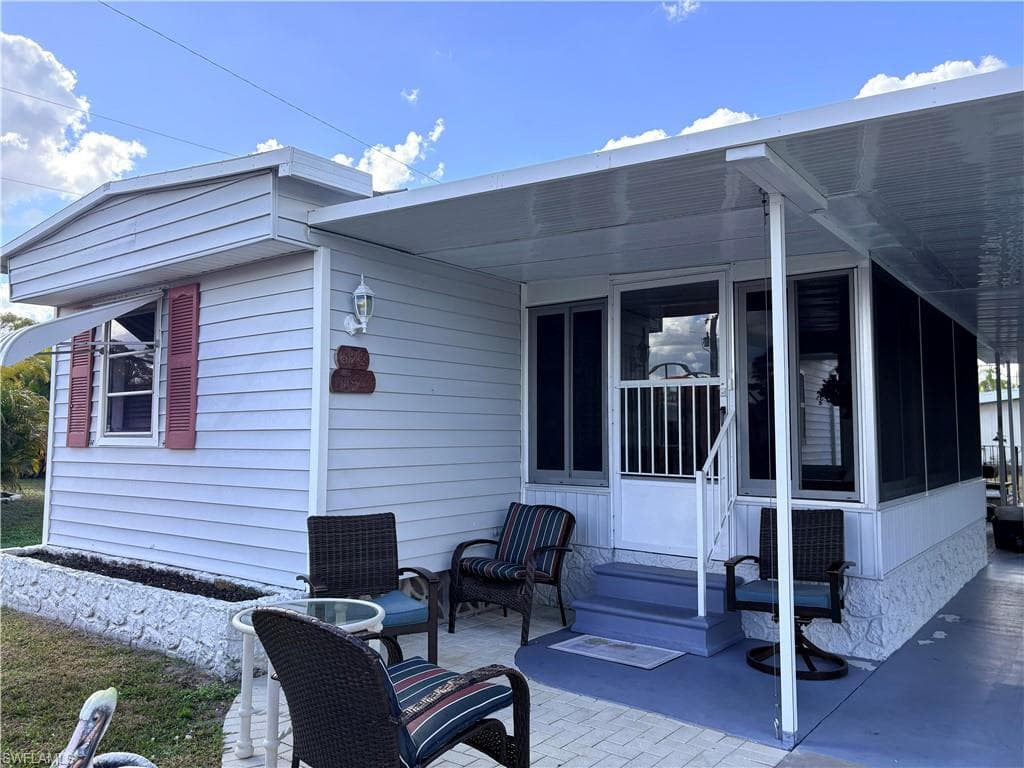 622 Vista DR NORTH FORT MYERS, FL 33917