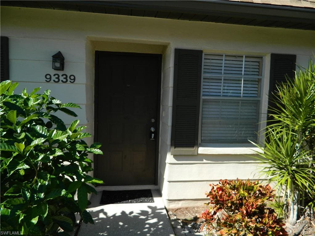 9339 Lennex LN FORT MYERS, FL 33919