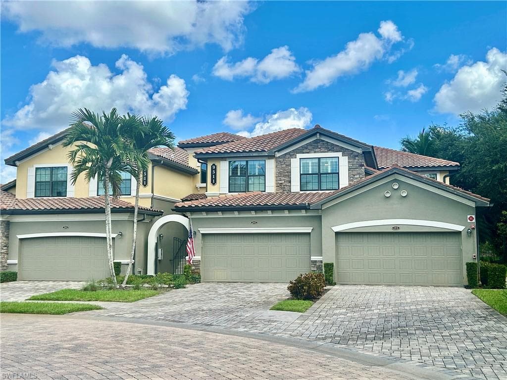 9511 Napoli LN 202 NAPLES, FL 34113