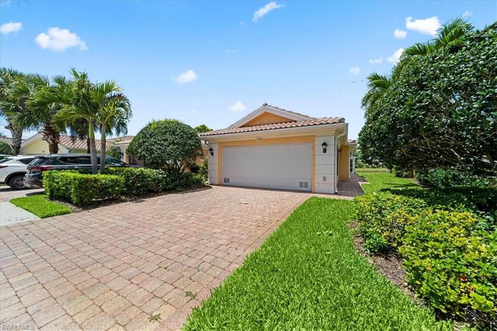 7558 Rozzini LN NAPLES, FL 34114