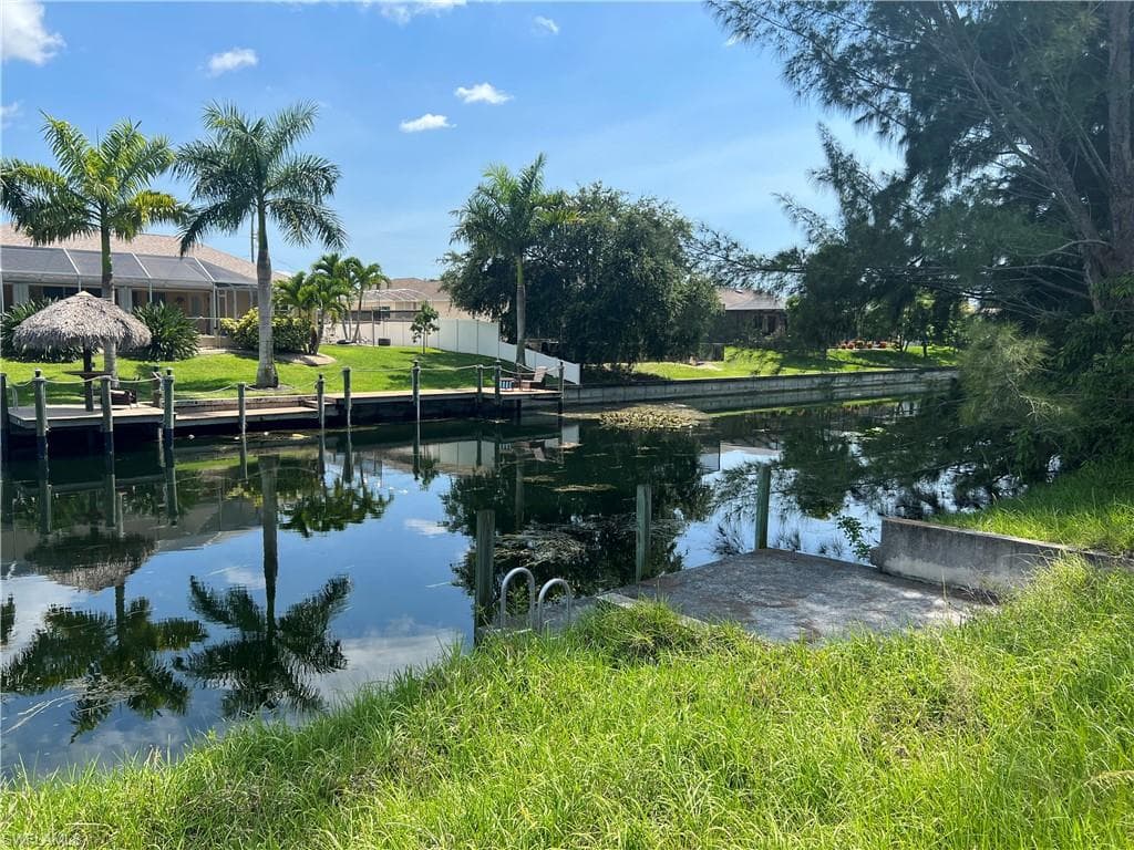 428 SE 13th TER CAPE CORAL, FL 33990