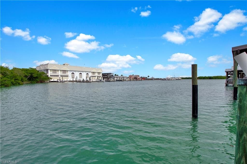101 Pago Pago DR E NAPLES, FL 34113