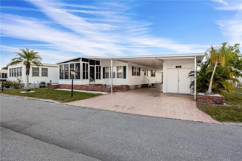 512 Crampton LN NORTH FORT MYERS, FL 33903