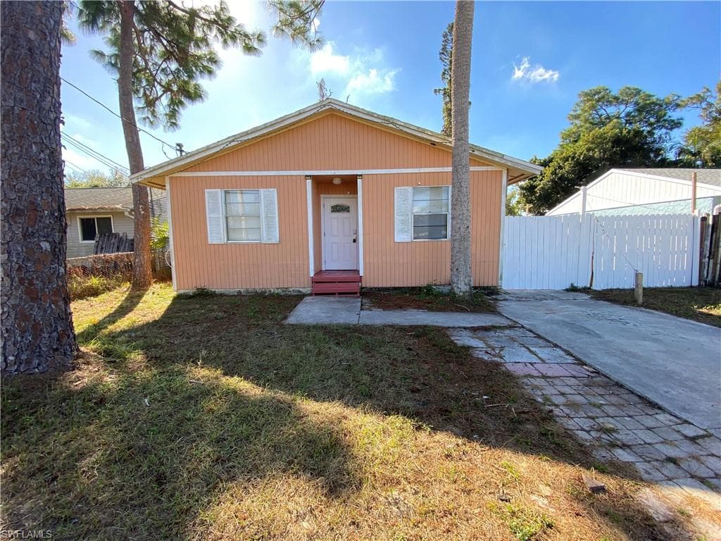 537 Sacramento ST NORTH FORT MYERS, FL 33903