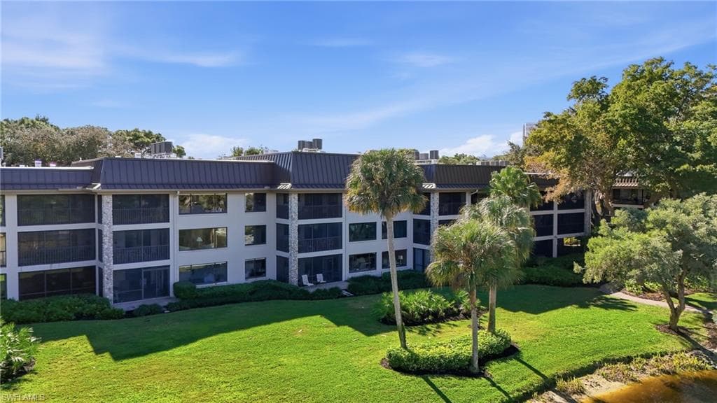 5950 Pelican Bay BLVD 125 NAPLES, FL 34108