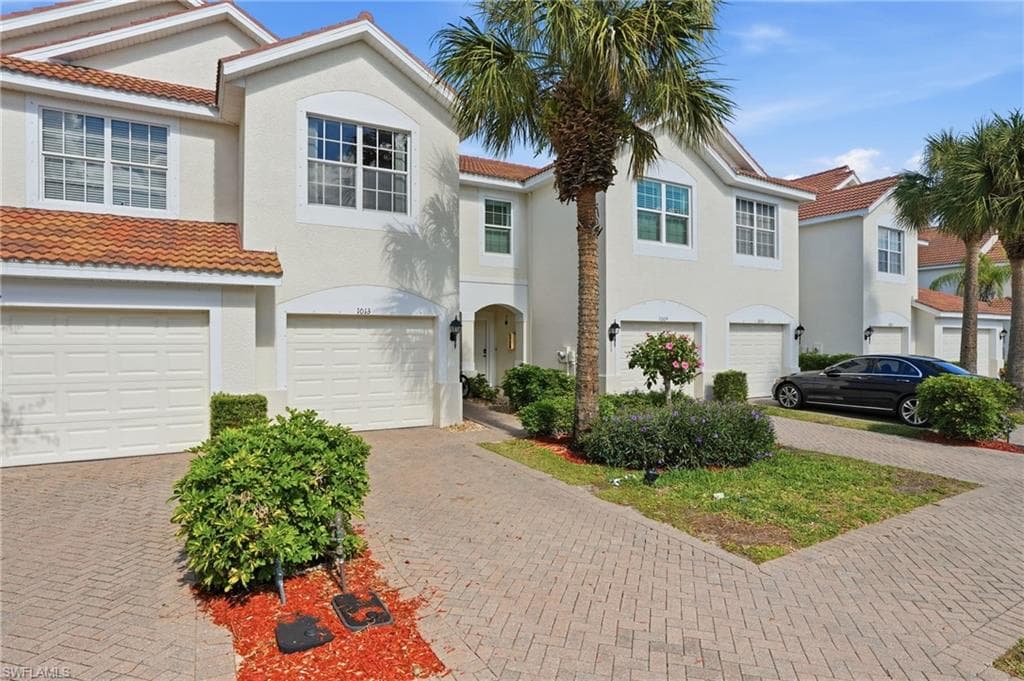 1013 Hampton CIR 127 NAPLES, FL 34105