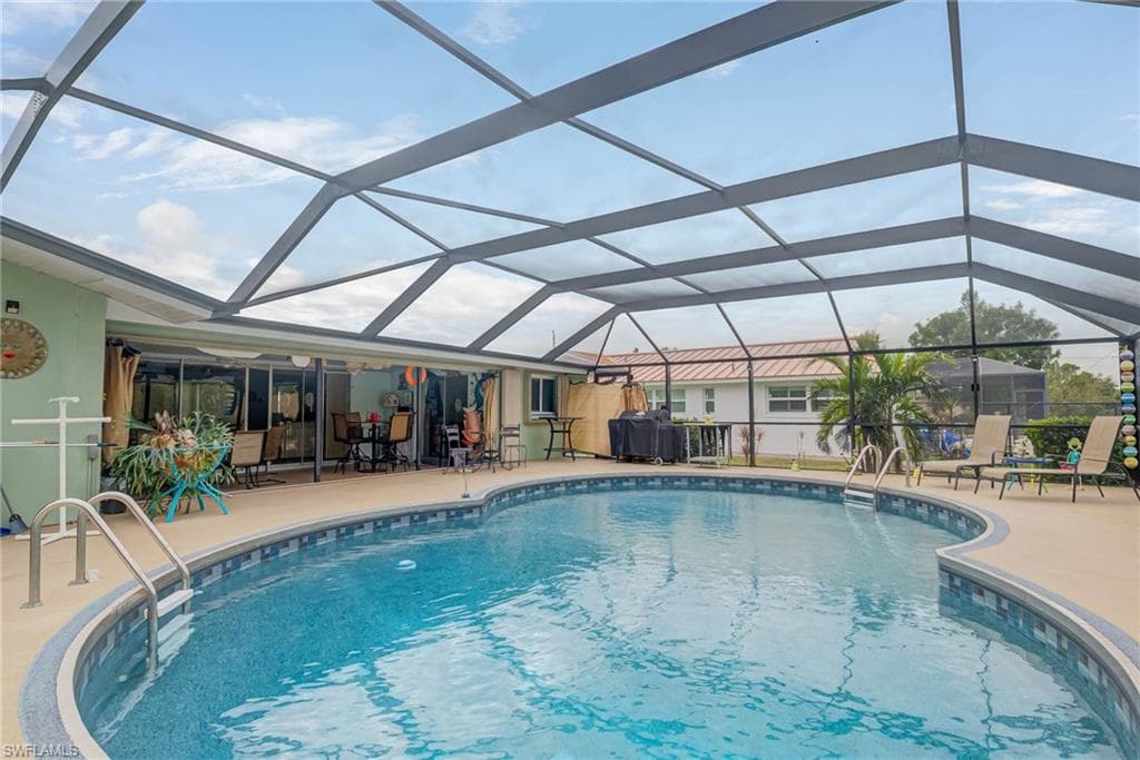 857 SE 41st ST CAPE CORAL, FL 33904