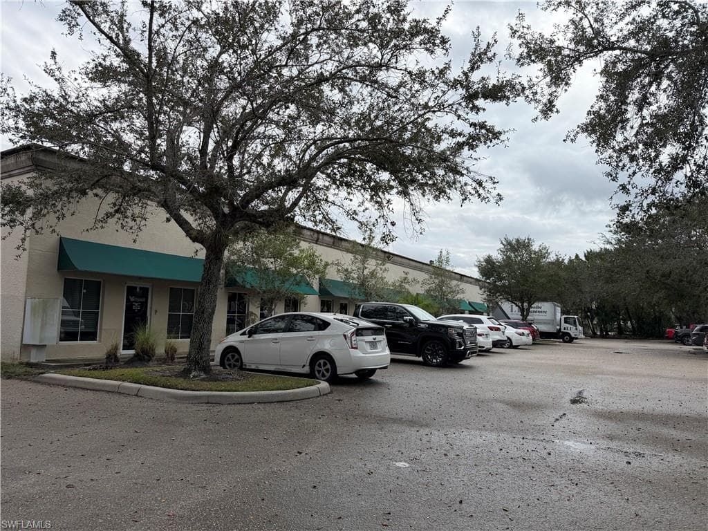 1076 Business LN 1 NAPLES, FL 34110