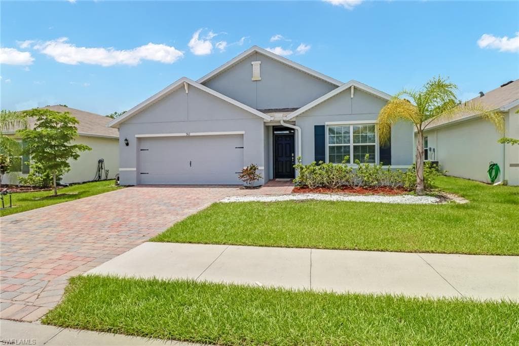 742 HADLEY PL W NAPLES, FL 34104
