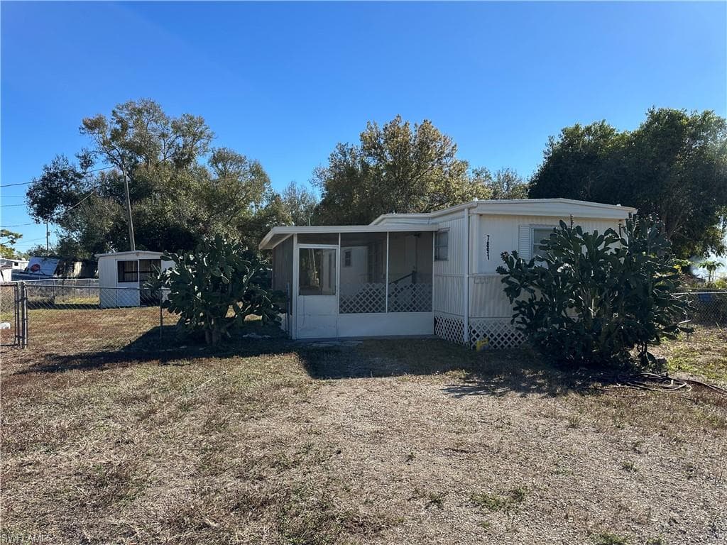 7891 Suncoast DR NORTH FORT MYERS, FL 33917