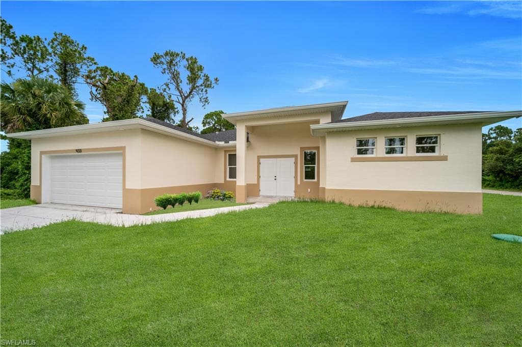 933 Anthony ST E LEHIGH ACRES, FL 33974