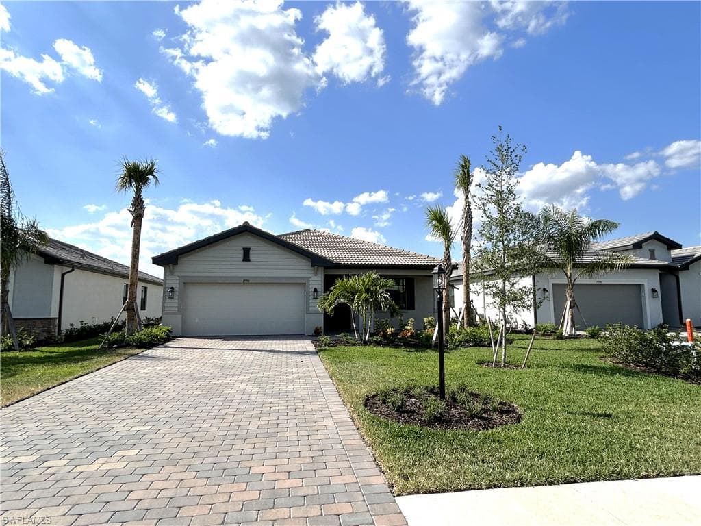 19394 Hinkley DR ESTERO, FL 33928