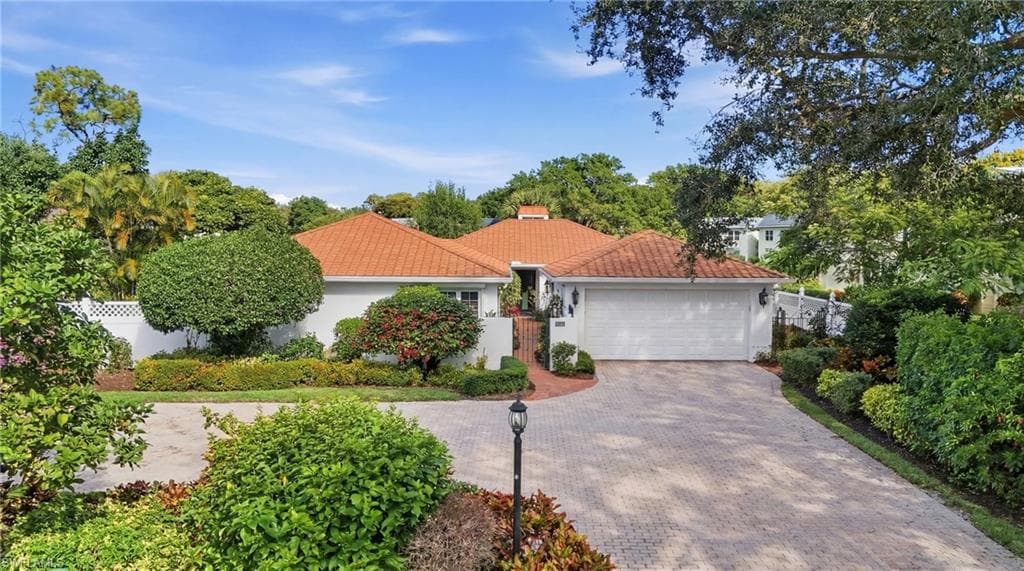 300 Bald Eagle DR 1 NAPLES, FL 34105