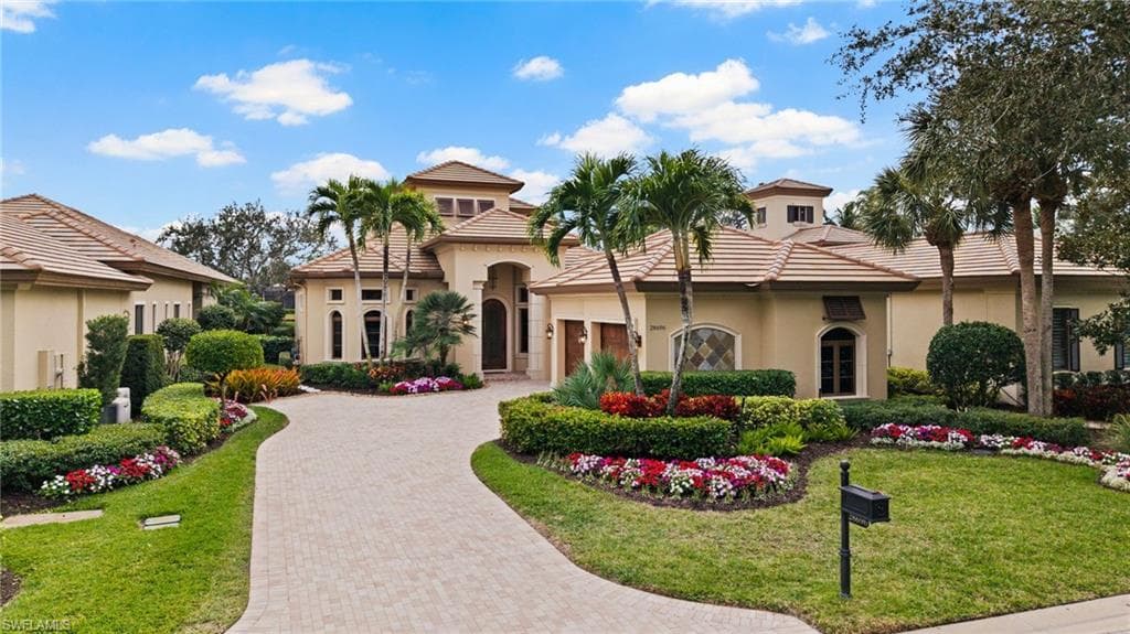 28696 La Caille DR NAPLES, FL 34119