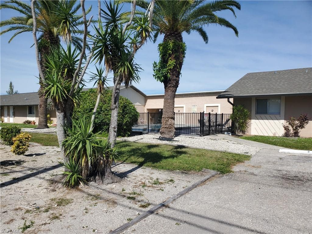 913 Gleason PKWY 4 CAPE CORAL, FL 33914