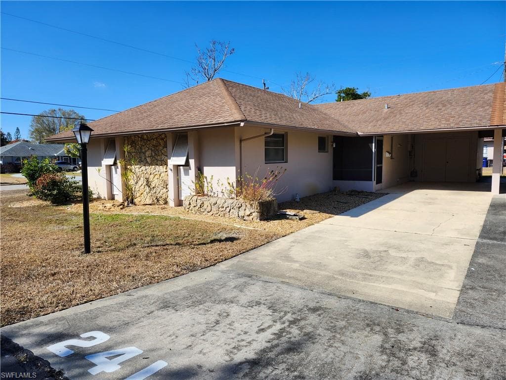 241 Thistle CT LEHIGH ACRES, FL 33936