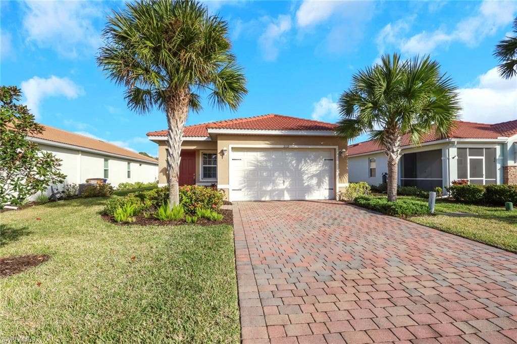 2112 Summersweet DR ALVA, FL 33920