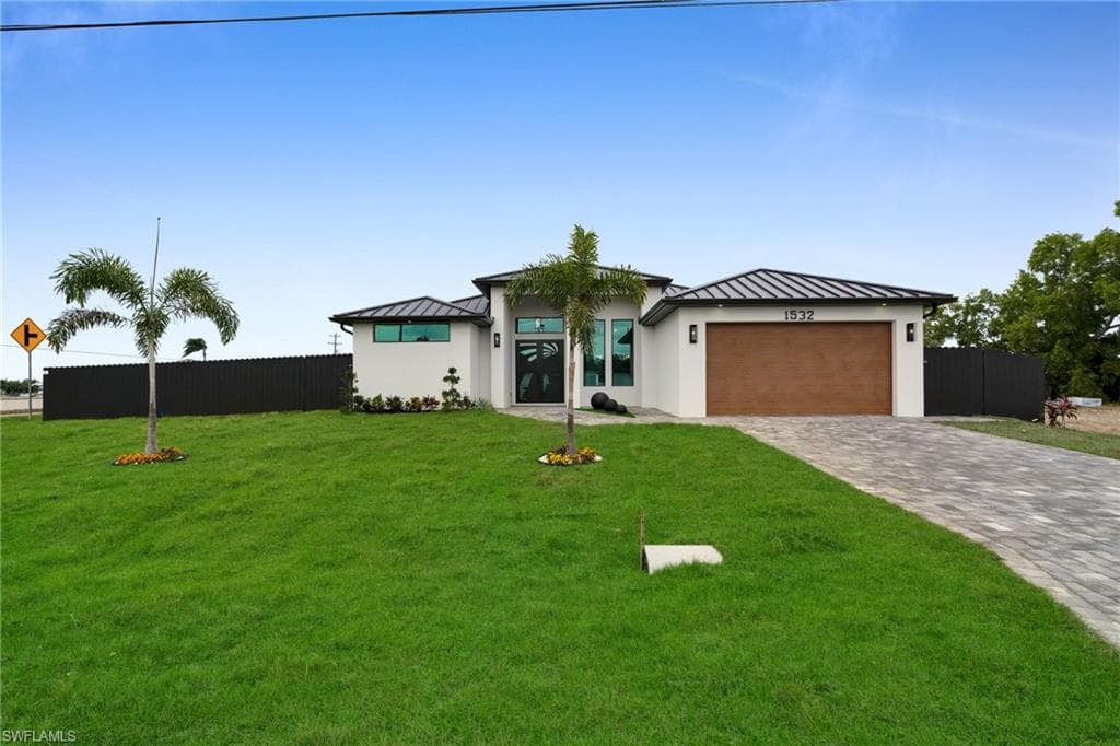 1532 SW 4th CT CAPE CORAL, FL 33991