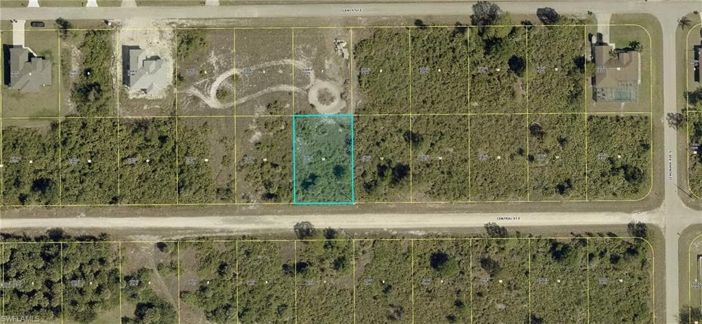 727 Central ST E LEHIGH ACRES, FL 33974