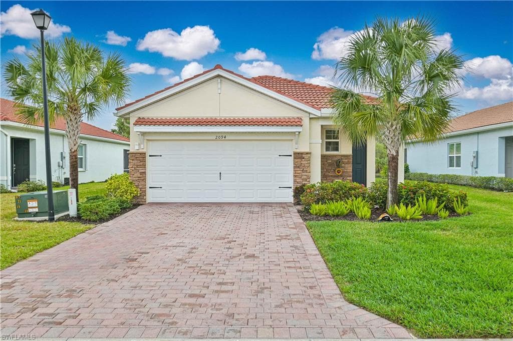 2094 Summersweet DR ALVA, FL 33920