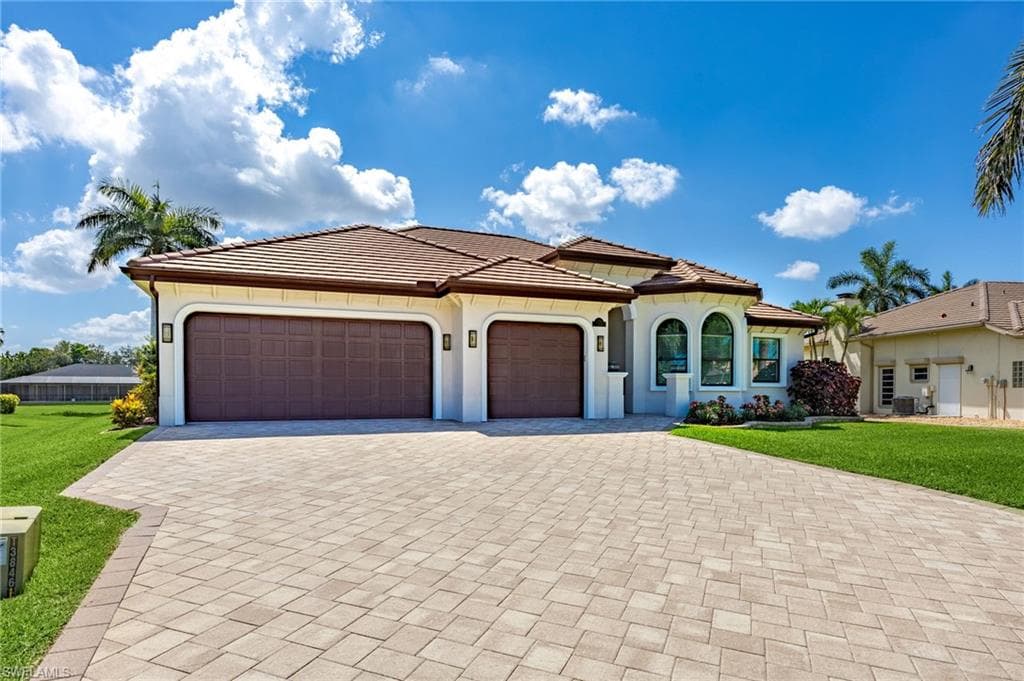 11781 Lady Anne CIR CAPE CORAL, FL 33991