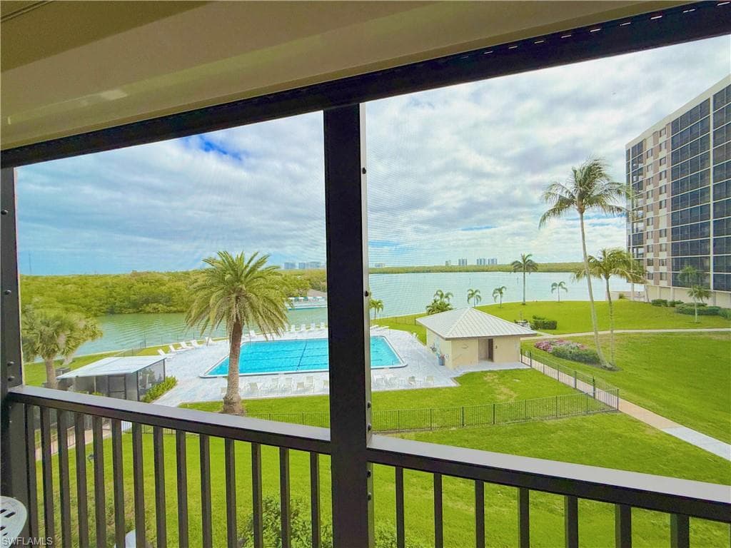 15 Bluebill AVE 206 NAPLES, FL 34108