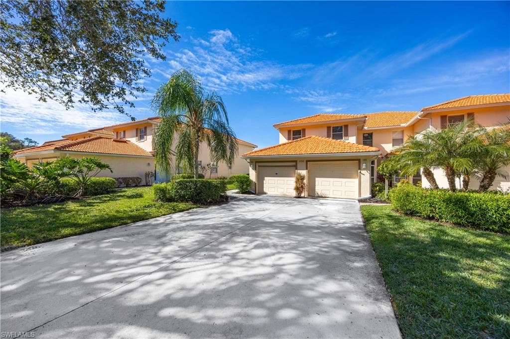 290 Robin Hood CIR 201 NAPLES, FL 34104
