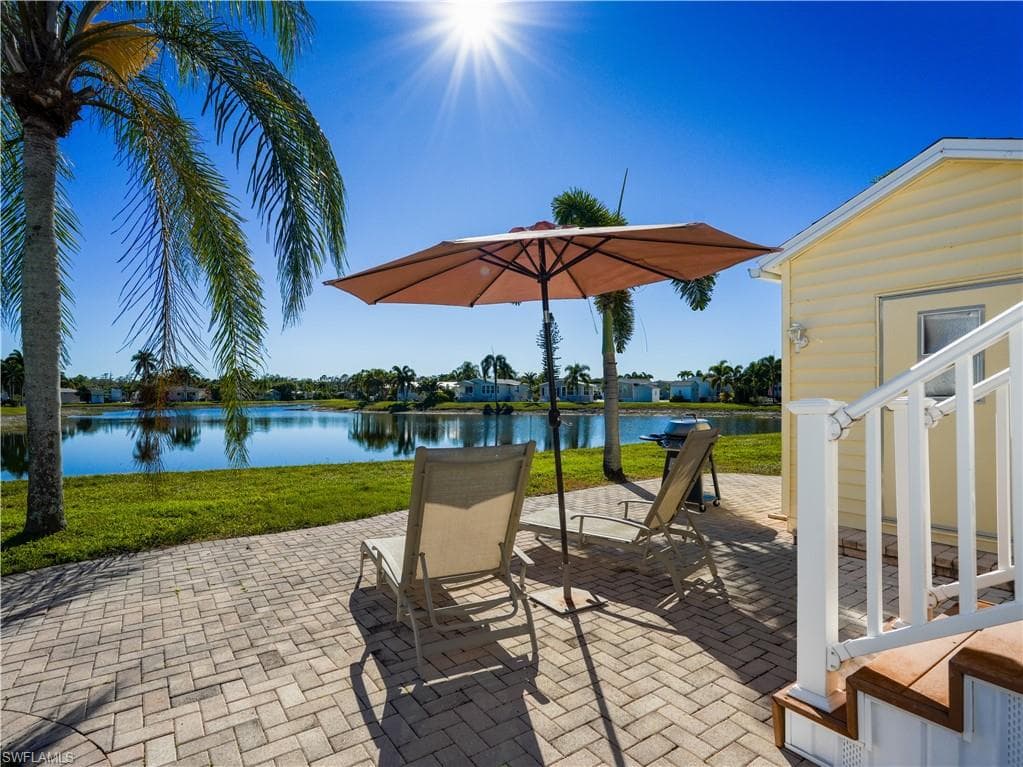2048 Crystal Lake DR NAPLES, FL 34120