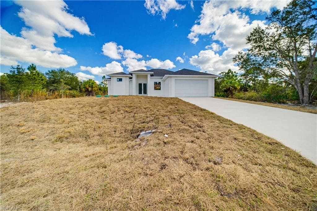 910 North AVE LEHIGH ACRES, FL 33972