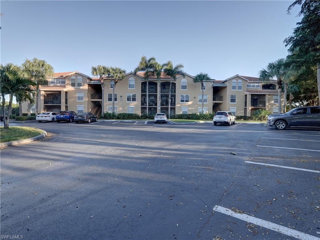 8635 River Homes LN 2-107 BONITA SPRINGS, FL 34135
