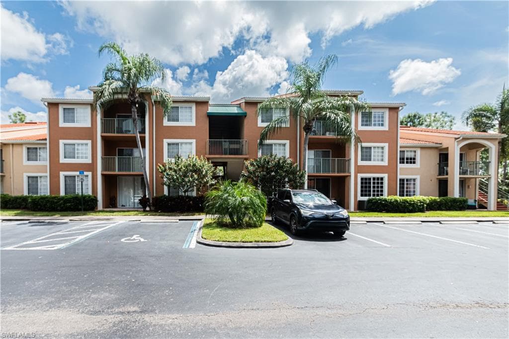 1260 Wildwood Lakes BLVD 107 NAPLES, FL 34104