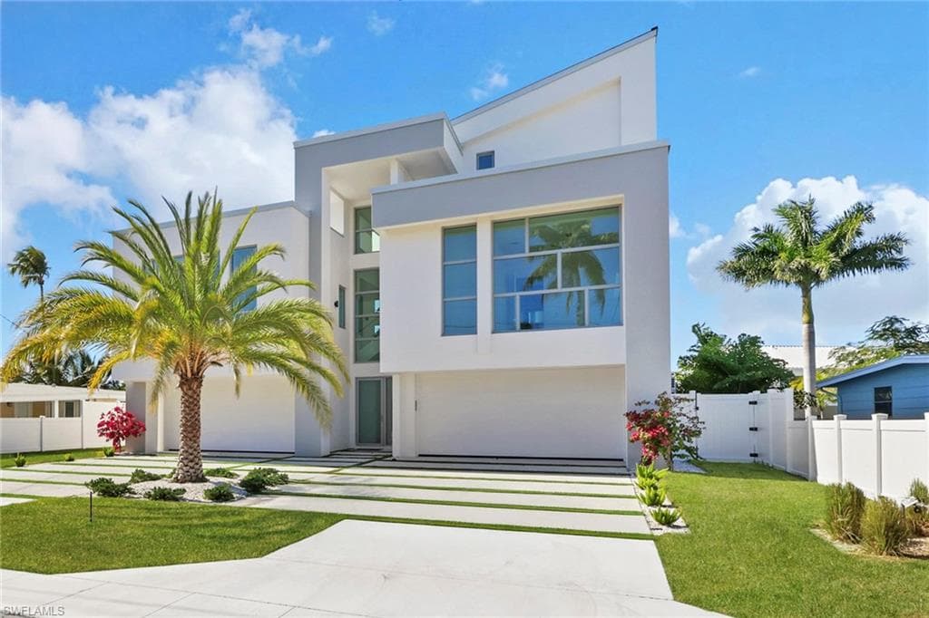 1798 Holiday LN NAPLES, FL 34104