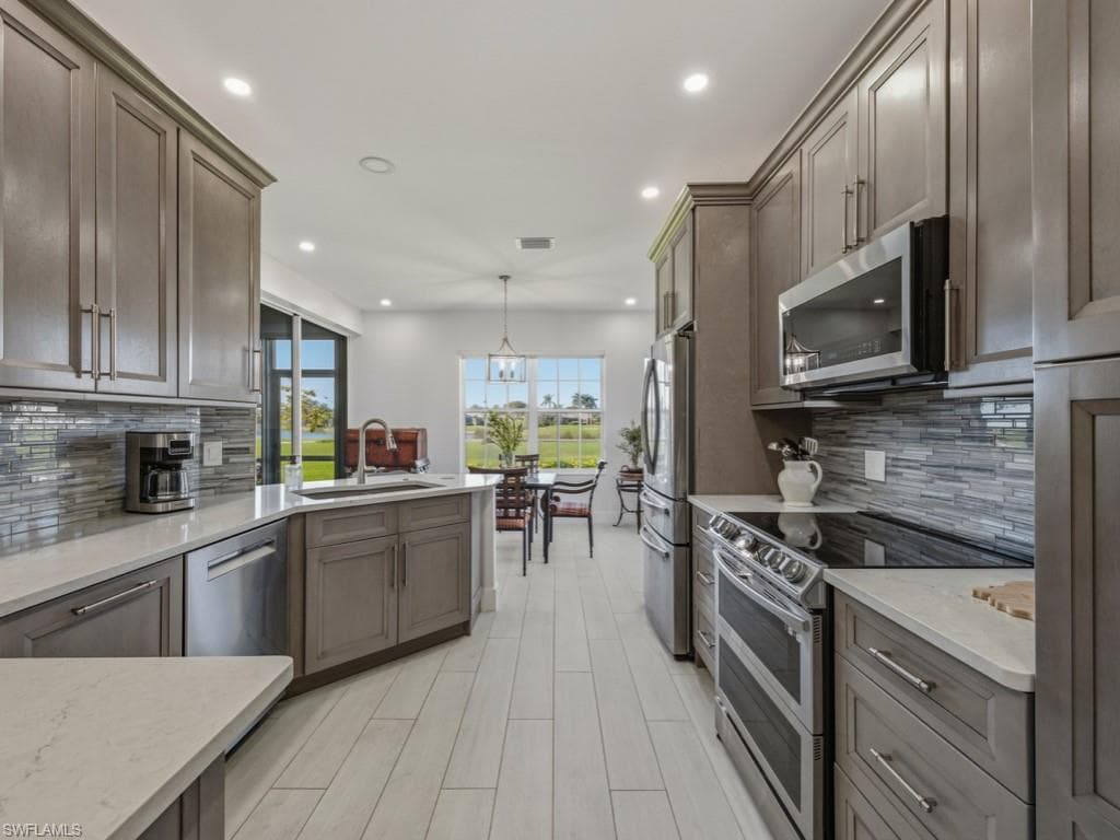 5927 Three Iron DR 3102 NAPLES, FL 34110