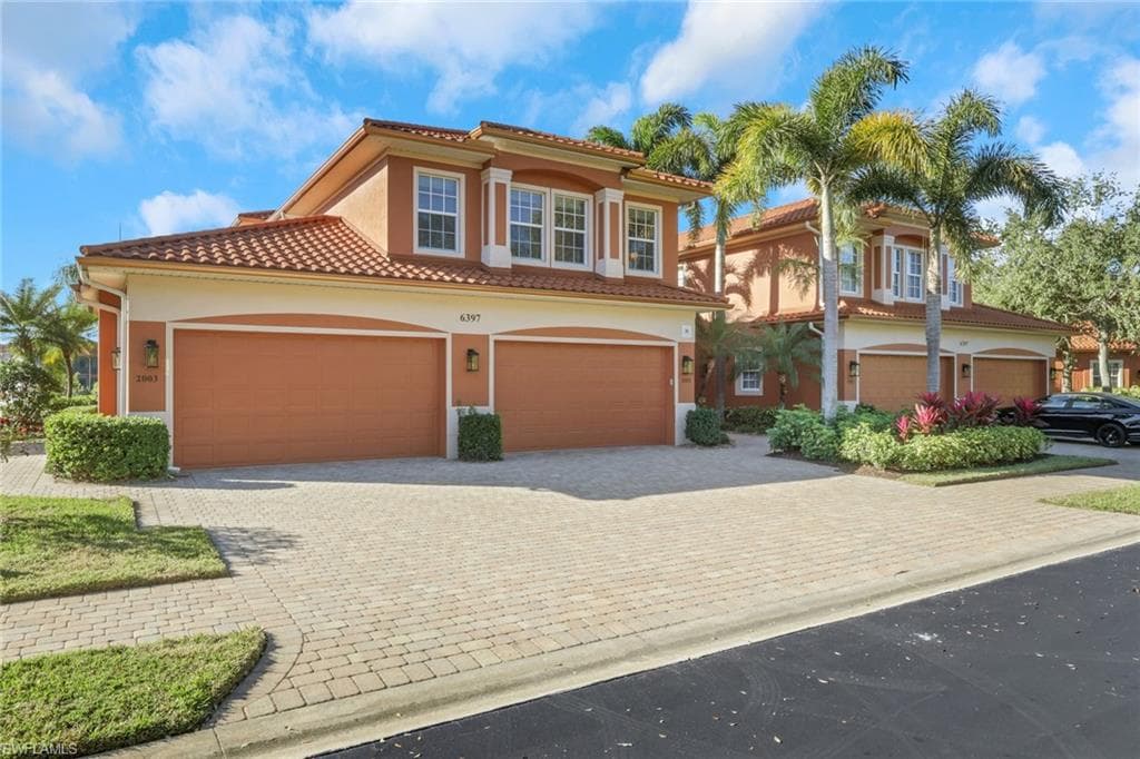 6397 Legacy CIR 2003 NAPLES, FL 34113